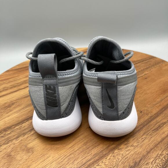 Nike LunarCharge Essential Wolf Shoes Womens Size 7.5 Gray Running Comfort Gym - Picture 4 of 8